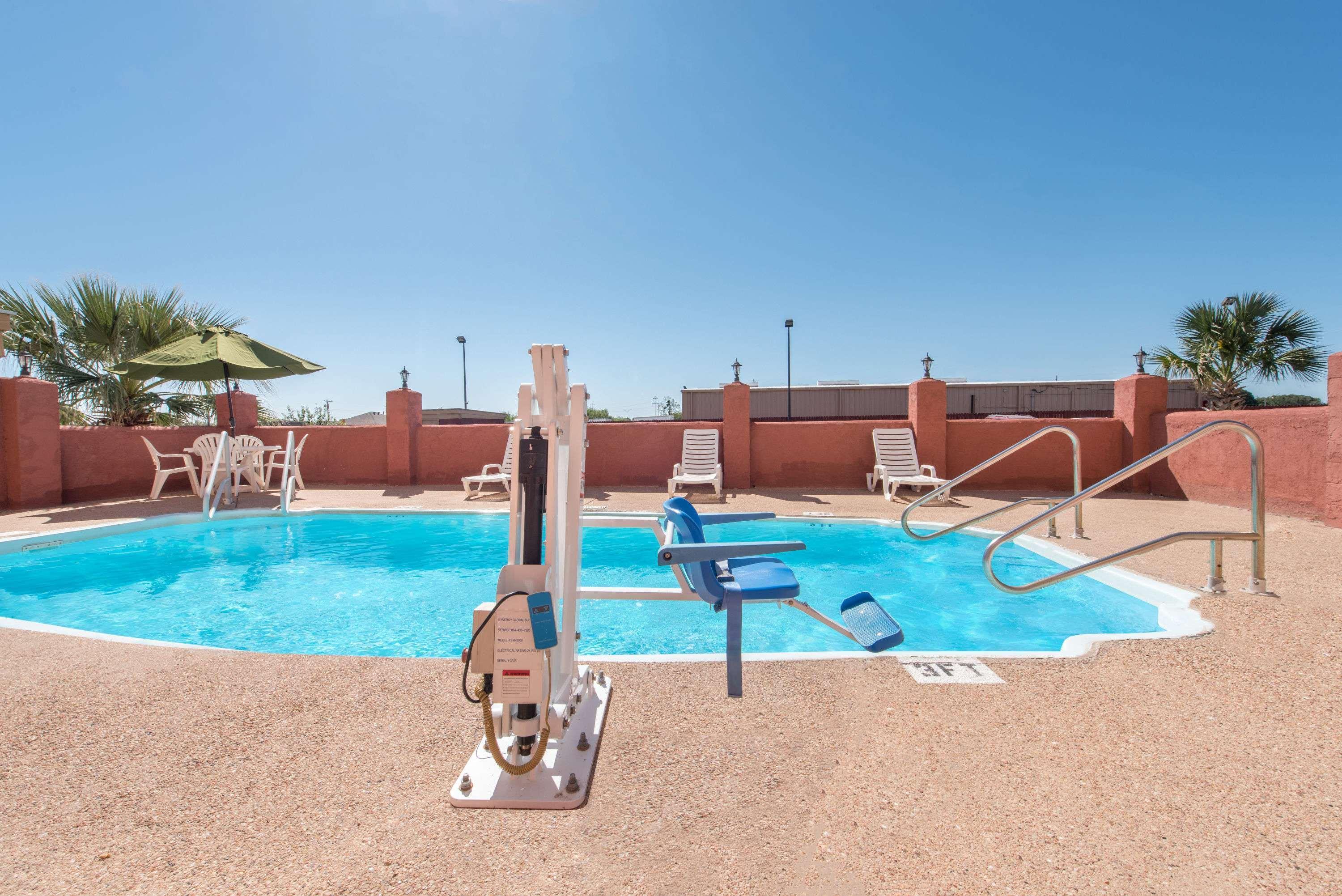 Hotel Super 8 By Wyndham Abilene South Exterior foto